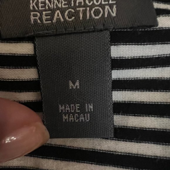 Kenneth Cole Reaction-Med black & white pin striped long sleeve comfortable top - Picture 4 of 9